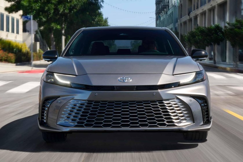 Тойота Камри 2025