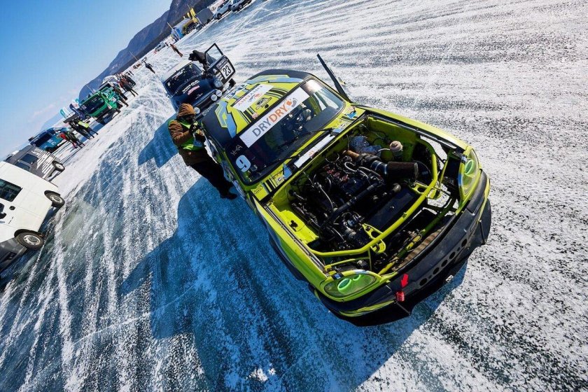 Лед на Байкале в марте