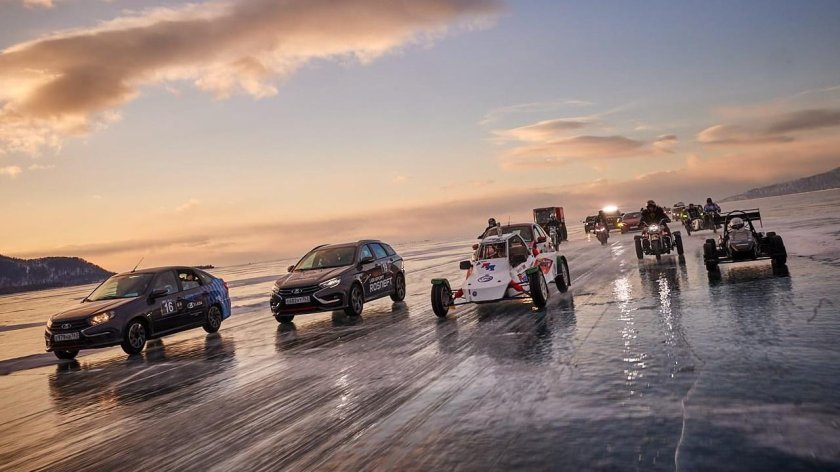 Машина во льду