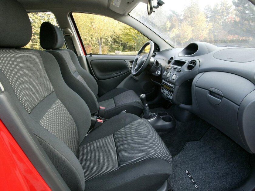 Toyota Echo 2001 салон