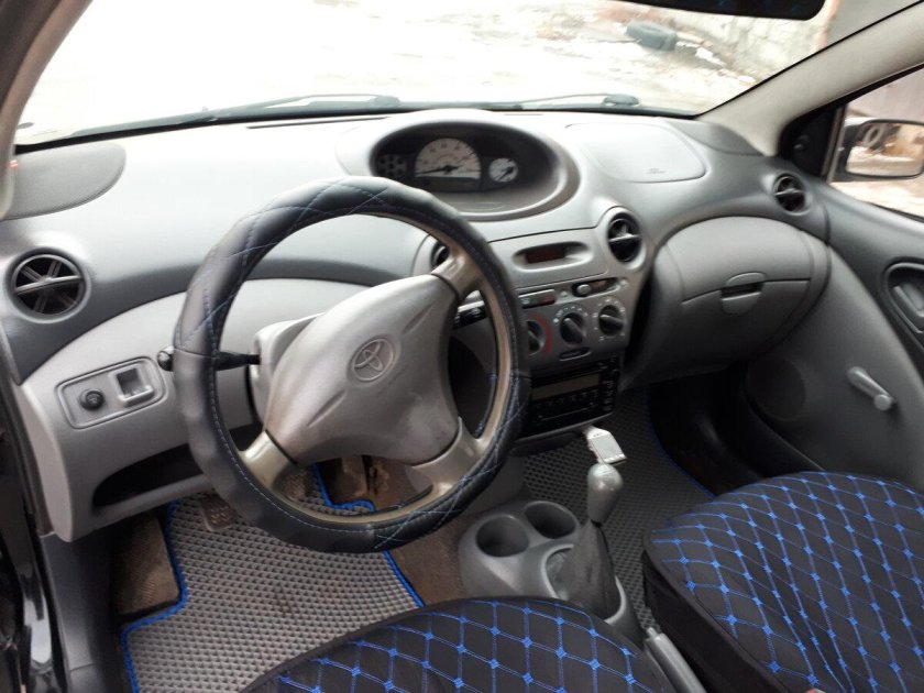 Toyota yaris 2000