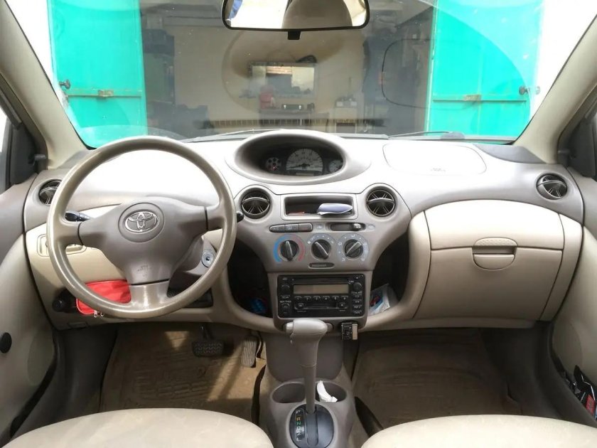 Тойота Эхо 2003