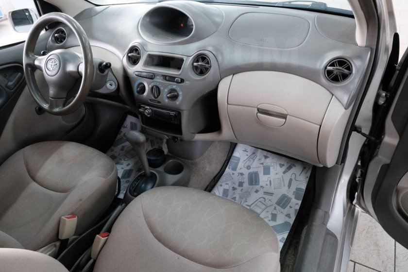 Toyota platz 2000 салон