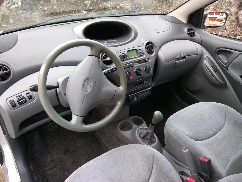 Toyota Yaris 2000