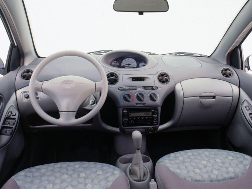 Toyota Echo 2001 салон