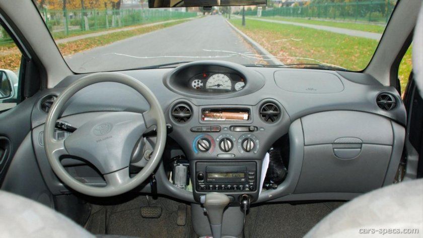 Toyota Echo 2001 салон