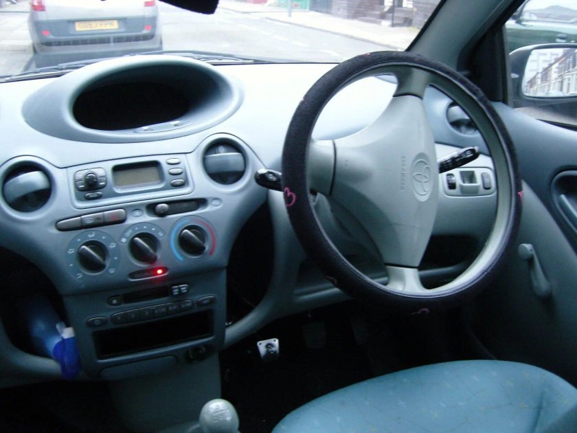 Toyota Yaris 2000