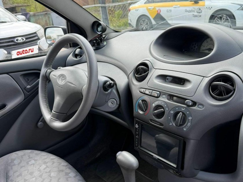 Тойота витц 2000 салон