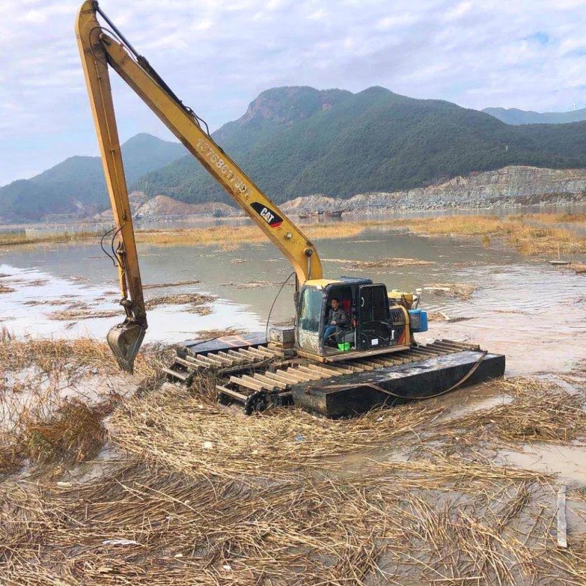 Болотный экскаватор