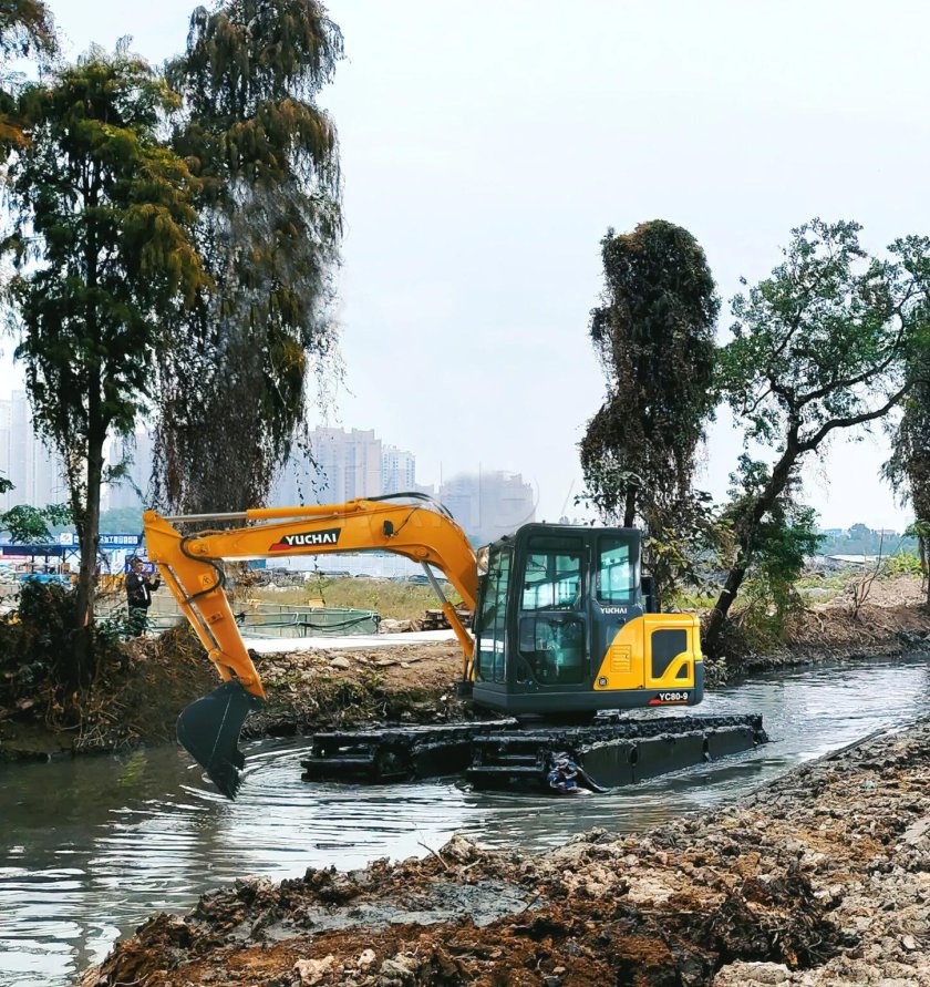 Плавучий экскаватор