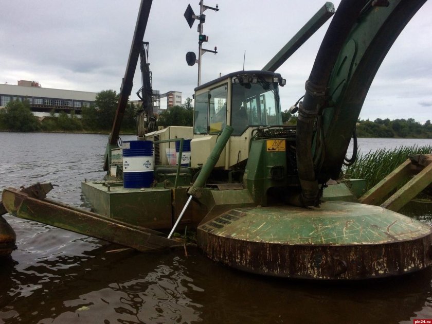 Дно реки Великой Псков