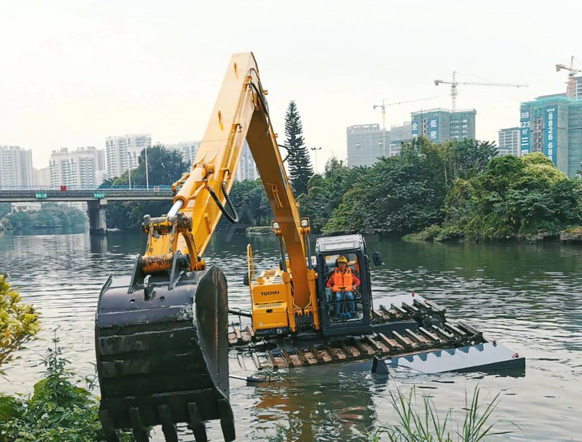 Плавающий экскаватор