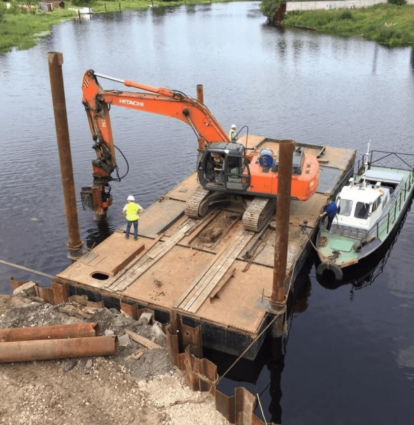 Погружение шпунта Ларсена вибропогружателем
