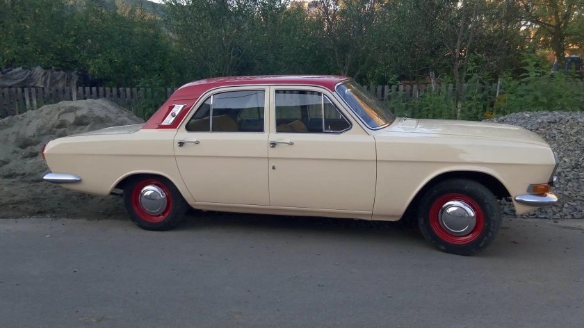 ГАЗ 24 красная