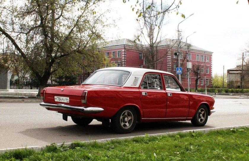 ГАЗ 2401 Волга красный