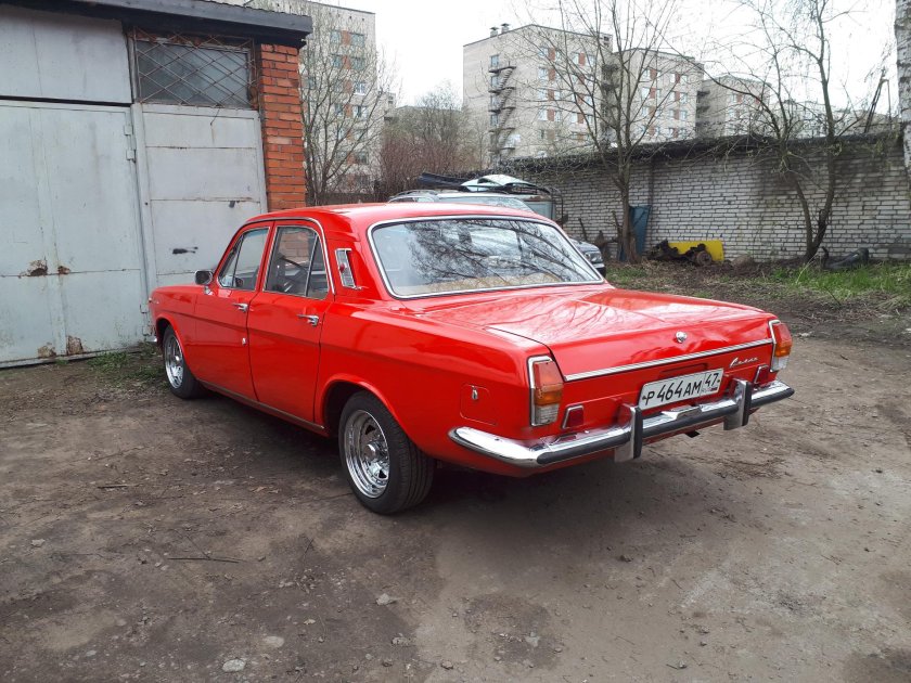 Волга ГАЗ 24 красная