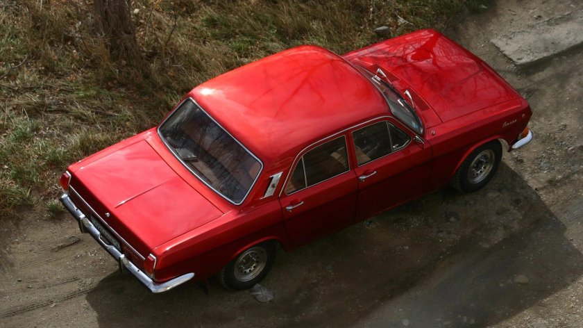 ГАЗ 24 красная