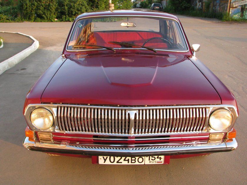 ГАЗ 24 красная