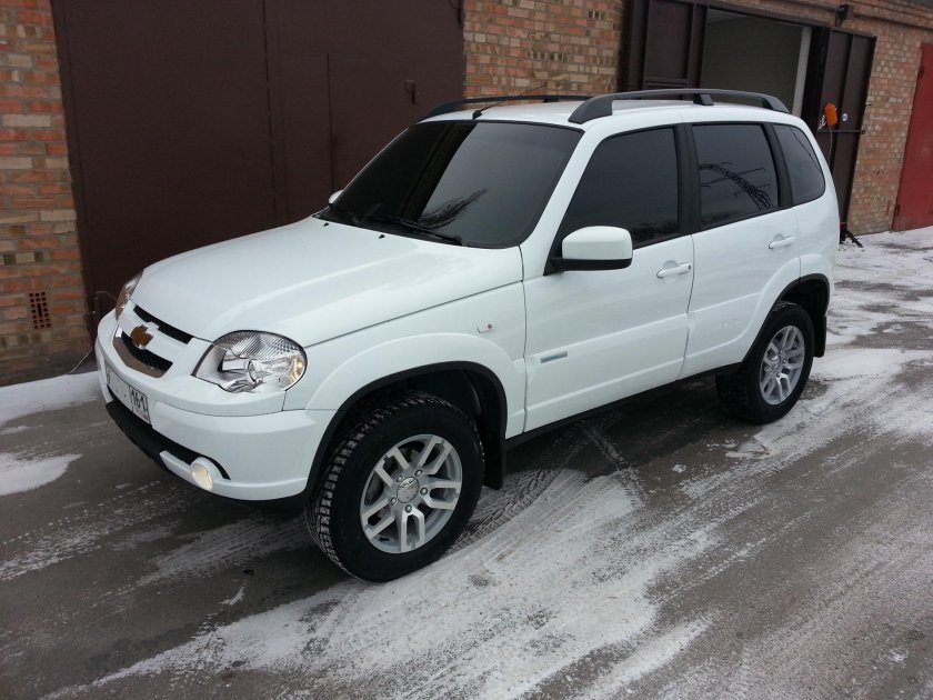 Шевроле Нива 2012 белый