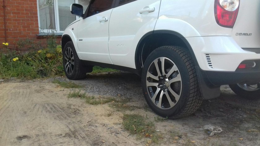 235 50 R18 на ниву