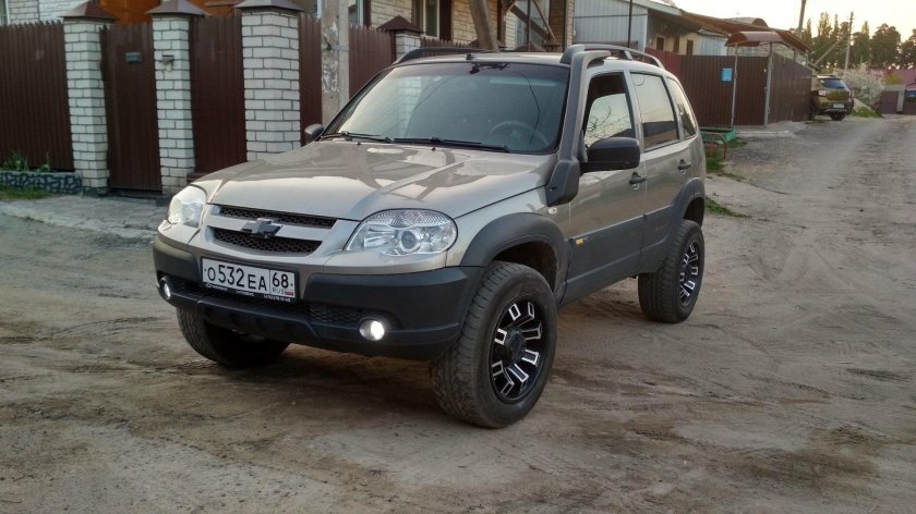 Нива Шевроле на 18 колесах