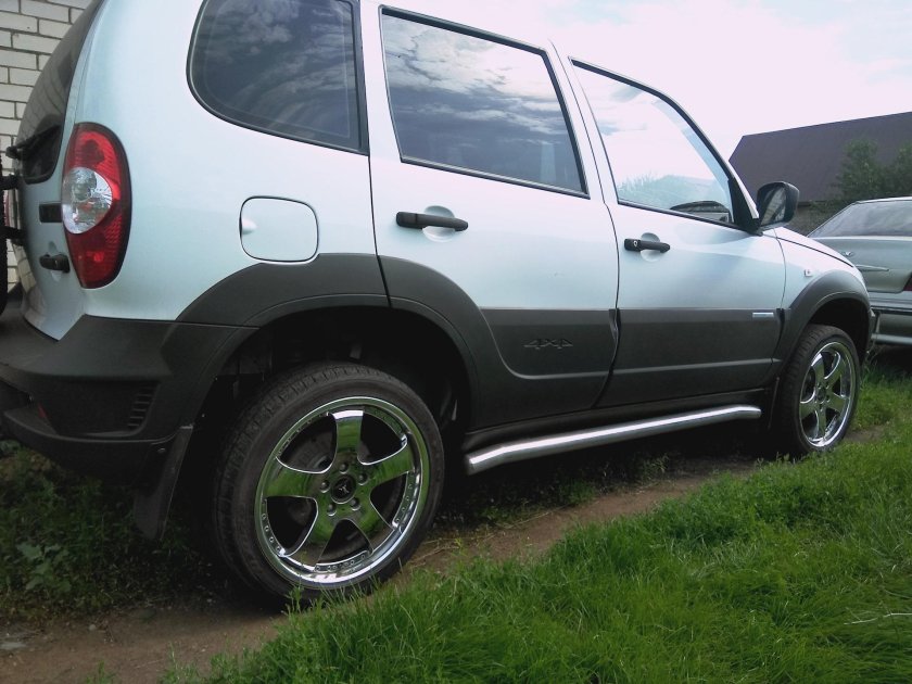 Шевроле Нива r18