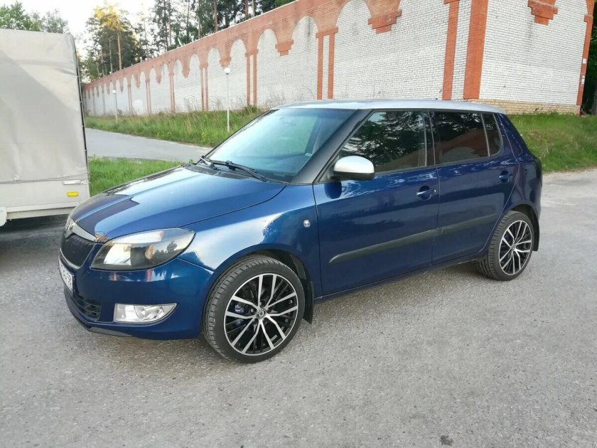 Шкода Фабия r17