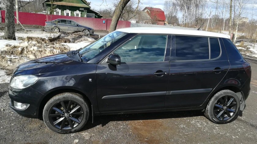 Skoda Fabia черная диски r16