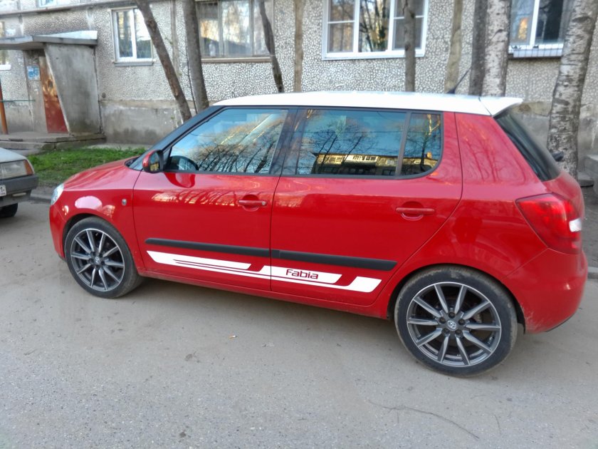 Шкода Фабия r17