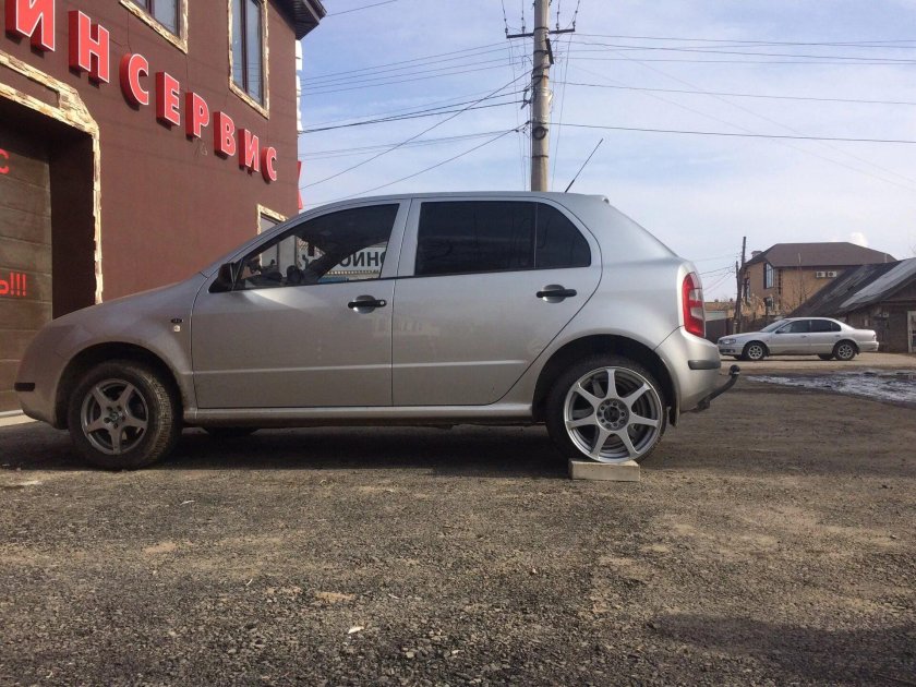 Шкода Фабия на дисках r16