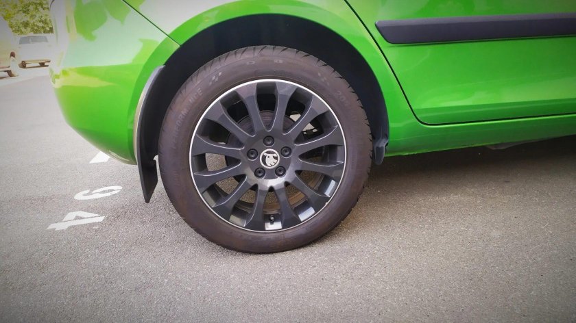 Шкода Фабия на дисках r16