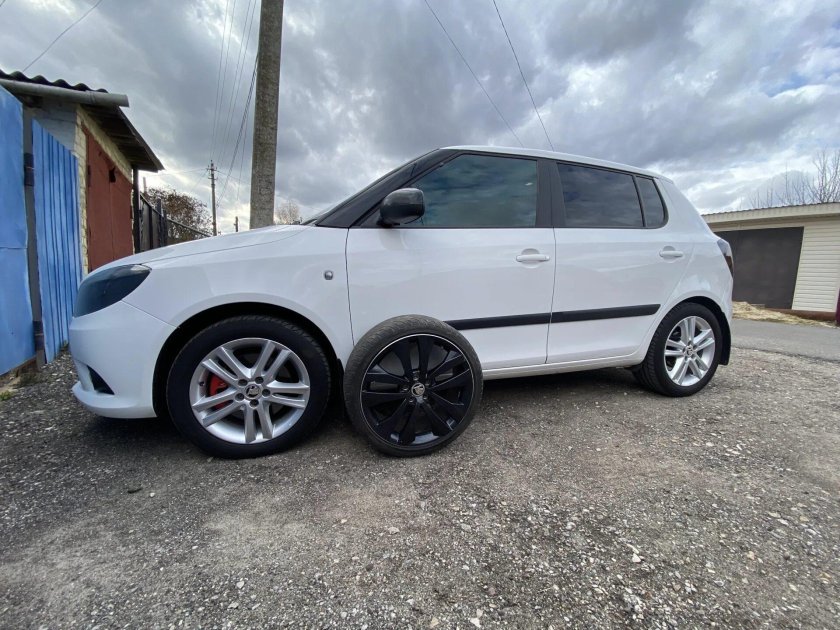 Skoda fabia на 17 дисках