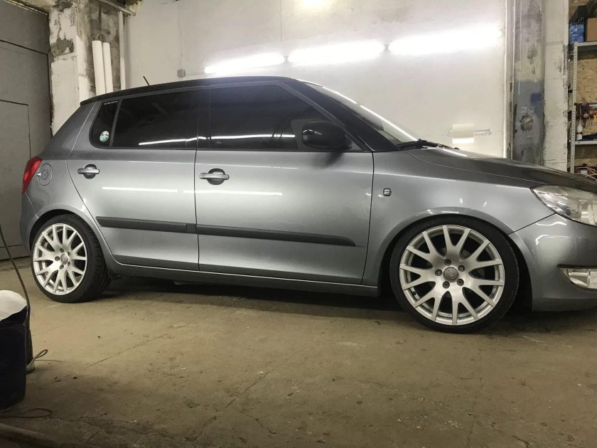 Шкода Фабия r17