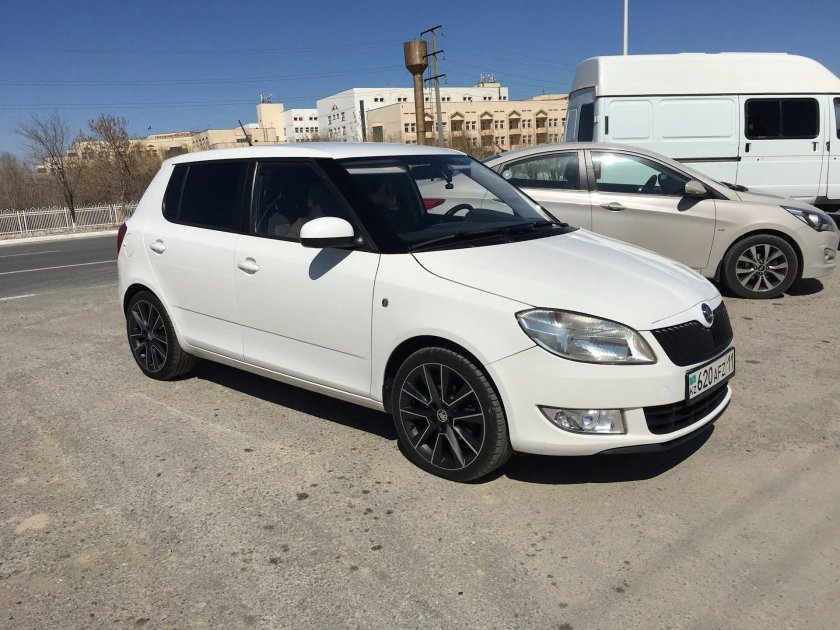 Шкода Фабия r17