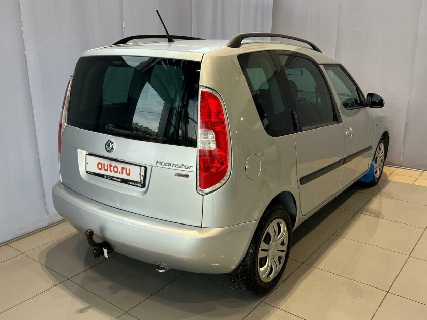 Шкода roomster