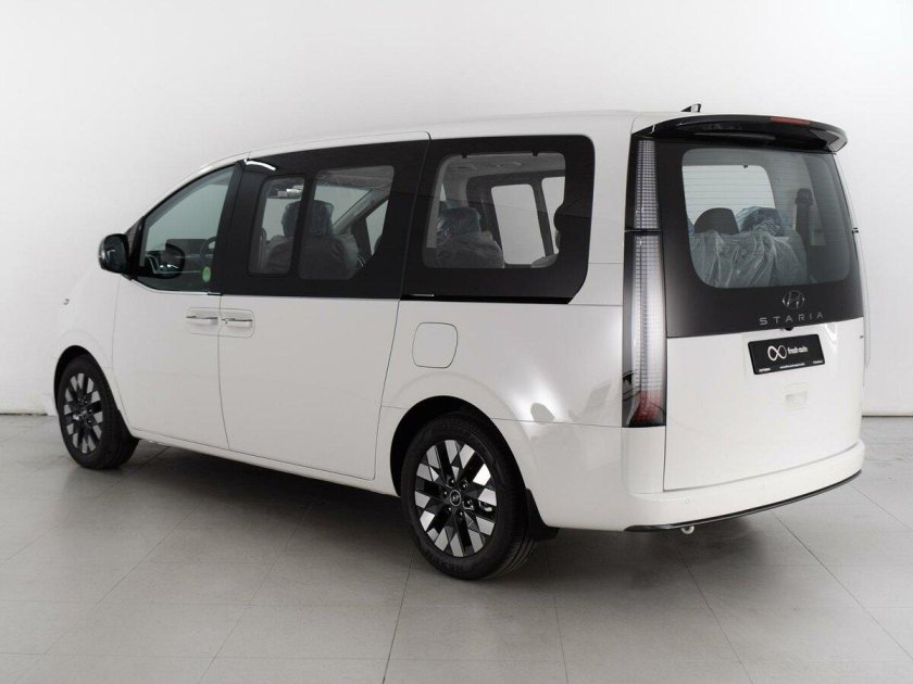 Hyundai Staria 2022 белая