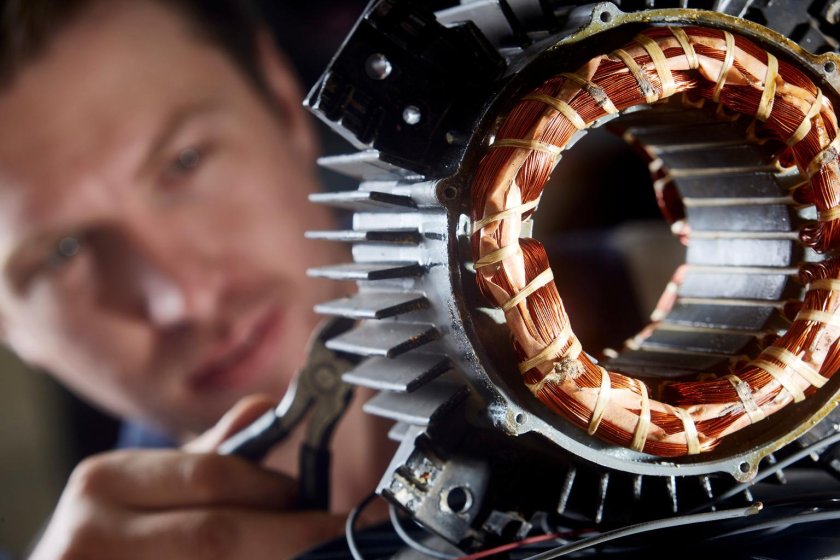 Обмотчик элементов электрических машин