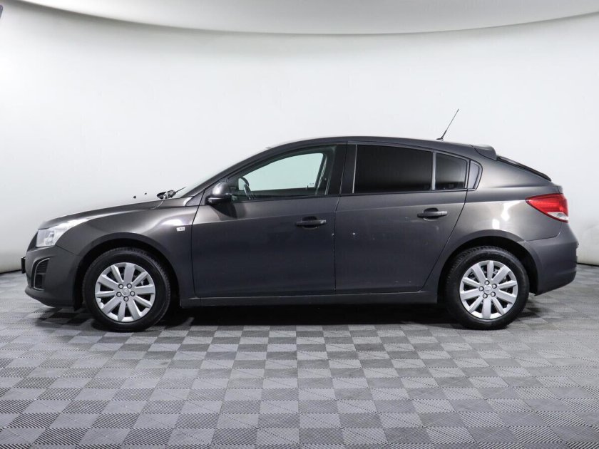 Серый шевроле круз