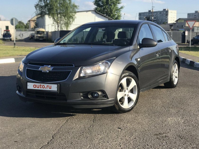 Шевроле Круз мокрый асфальт