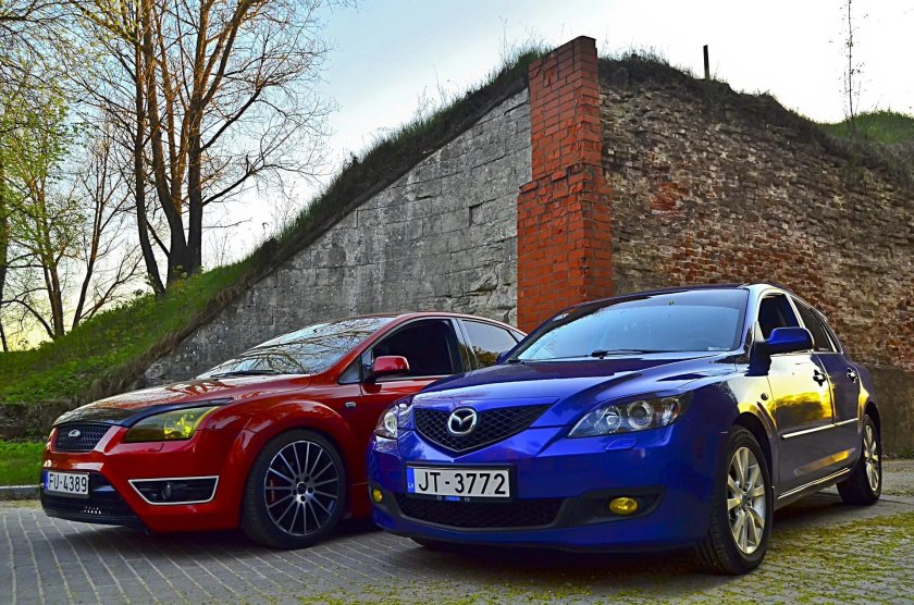 Форд фокус и Мазда 3