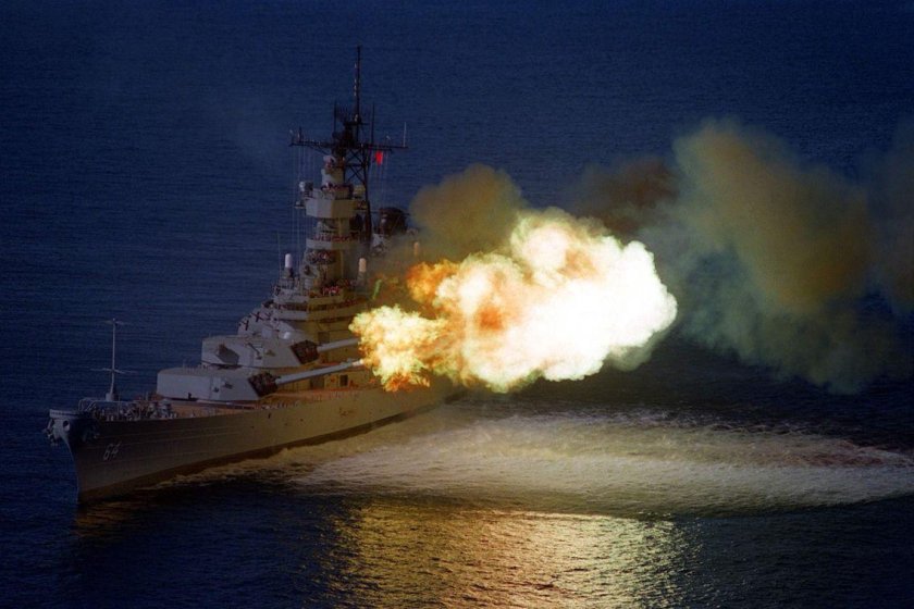 Залп линкора Айова