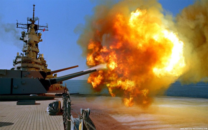 Залп линкора Айова