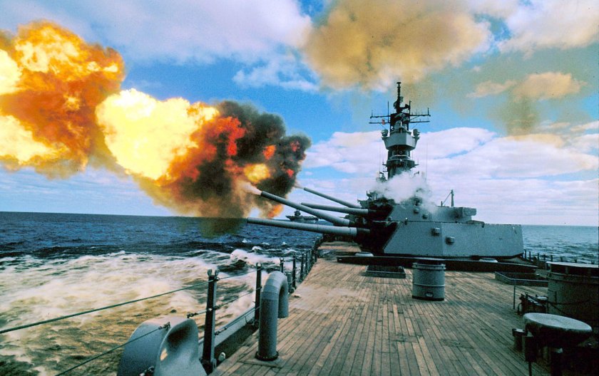 Залп линкора Айова
