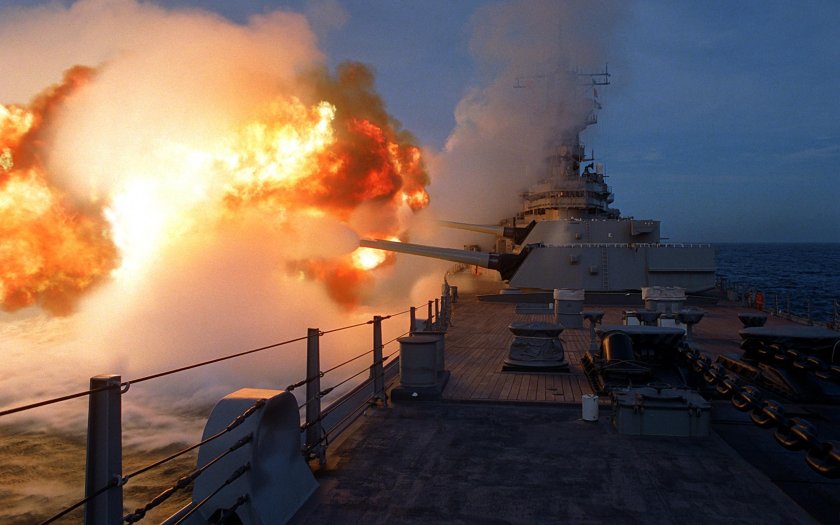 Залп линкора Айова