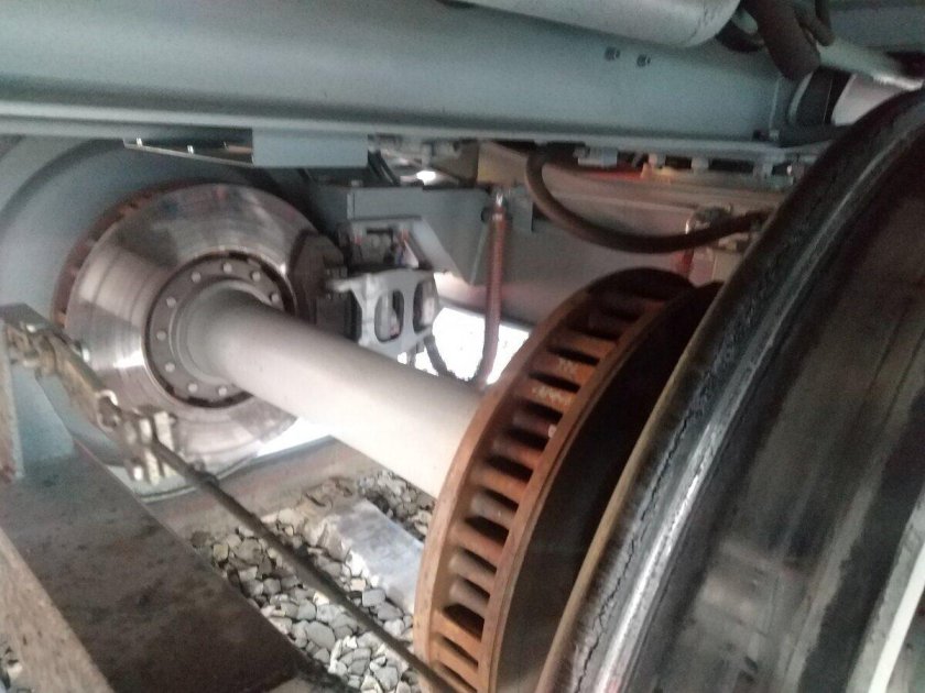 Привод стояночного тормоза тепловоза