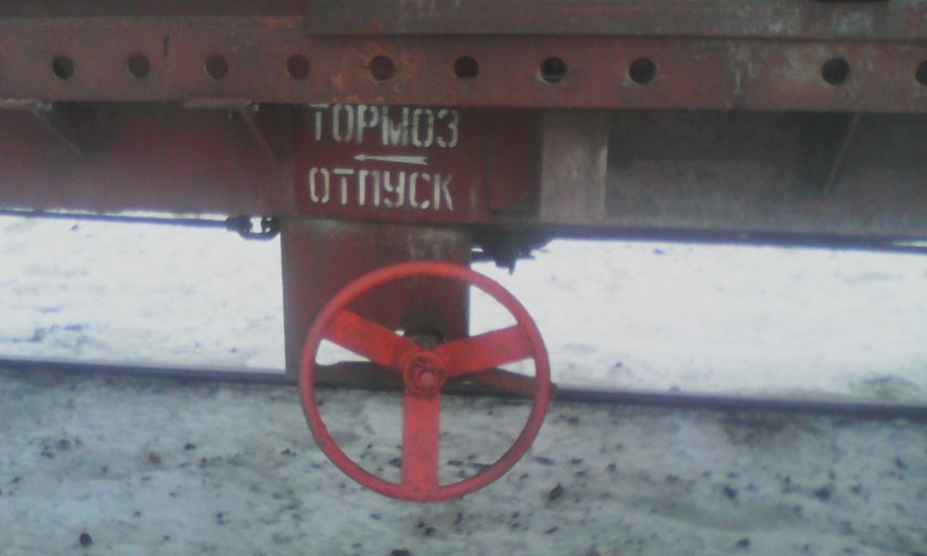 Привод стояночного тормоза грузового вагона