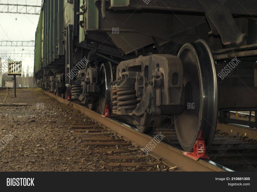 Закрепление вагонов тормозными башмаками