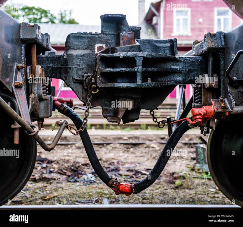 Сцепка тормозных шлангов вагона