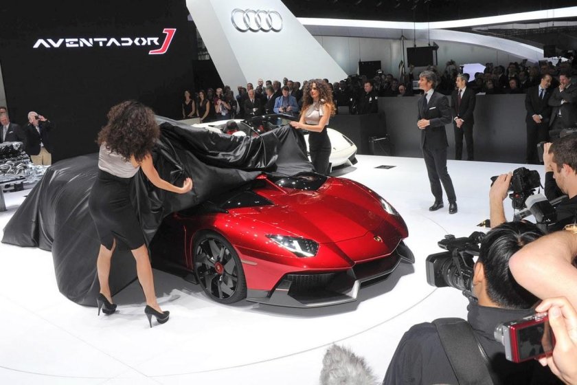 Девушки Женевского автосалона