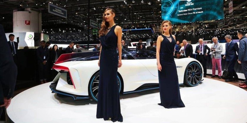 Девушки Женевского автосалона